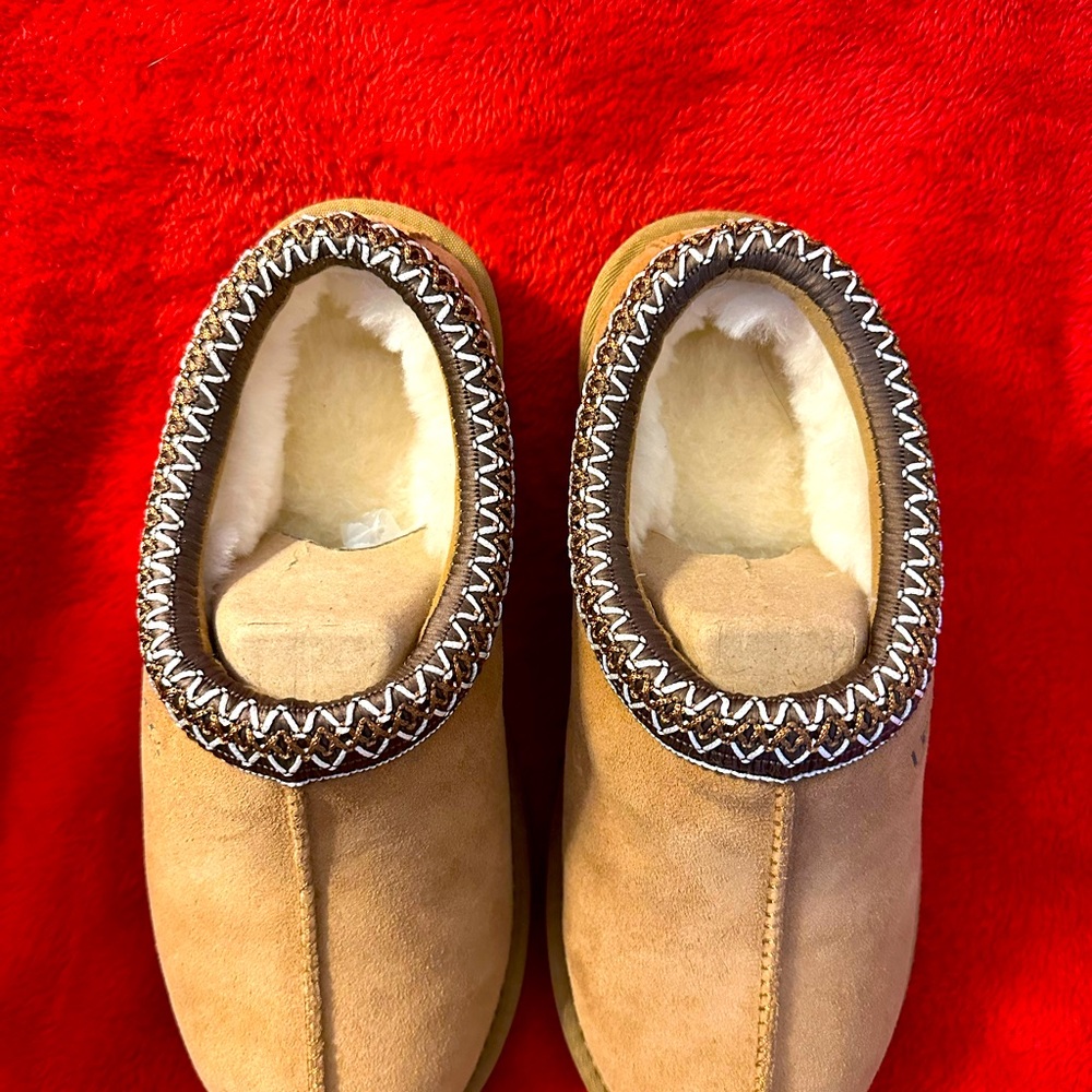 UGG shoes for sell. Never used because they didn’t fit me.